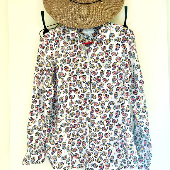 A fresh linen blouse to add to your summer wardrobe - Picture 1 of 5